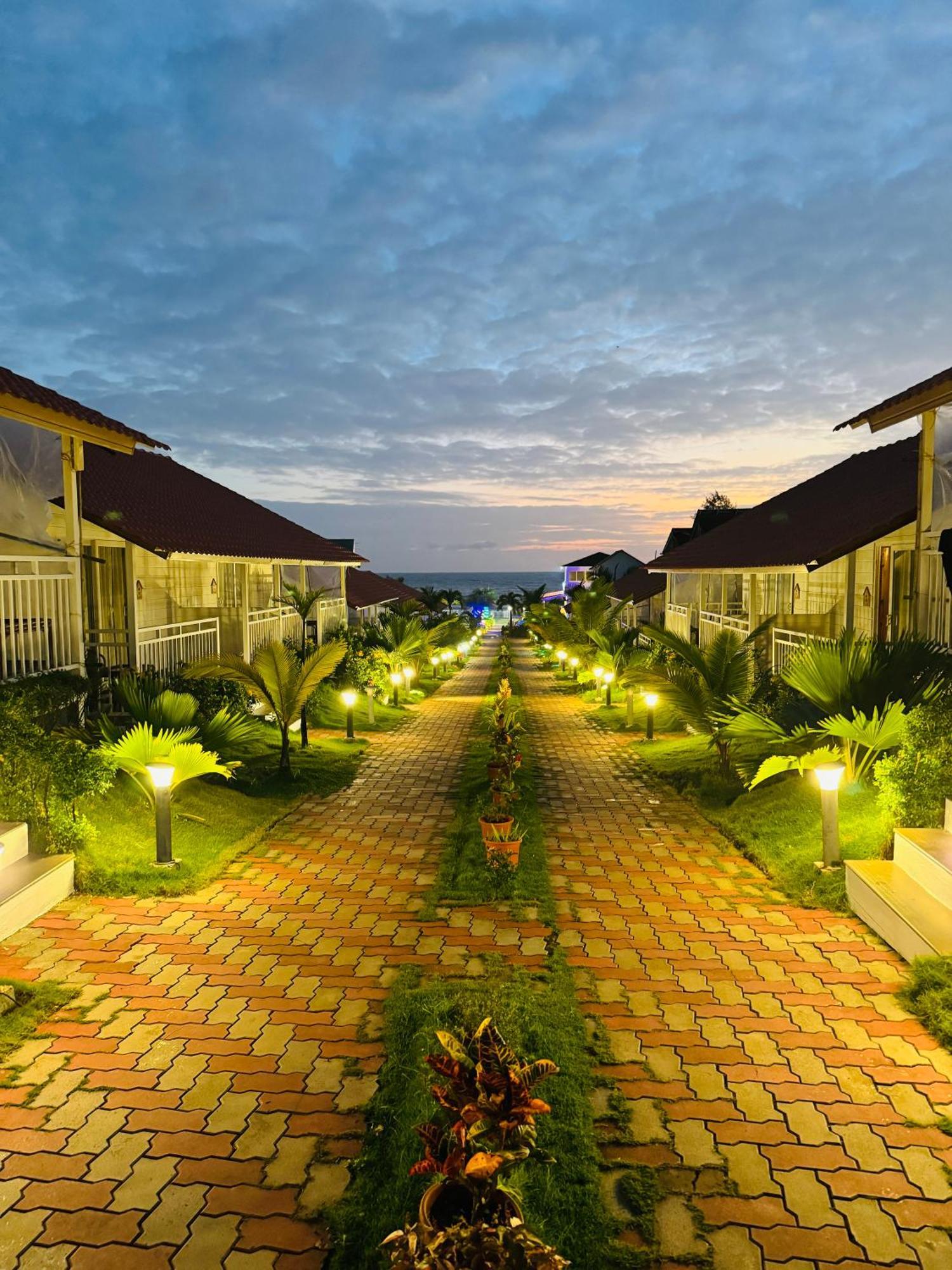 Maargit Beach Resort Мандрем Экстерьер фото