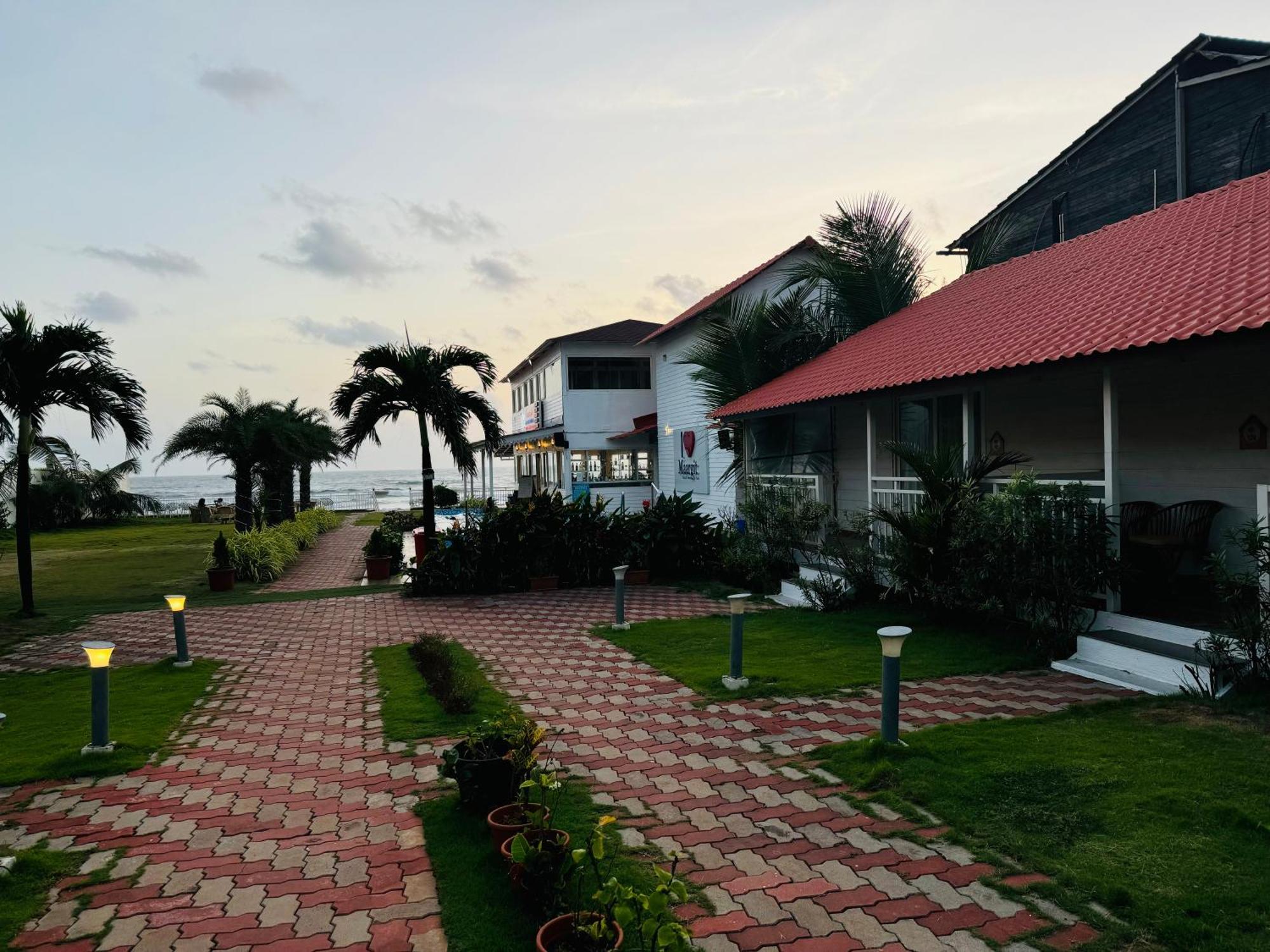 Maargit Beach Resort Мандрем Экстерьер фото
