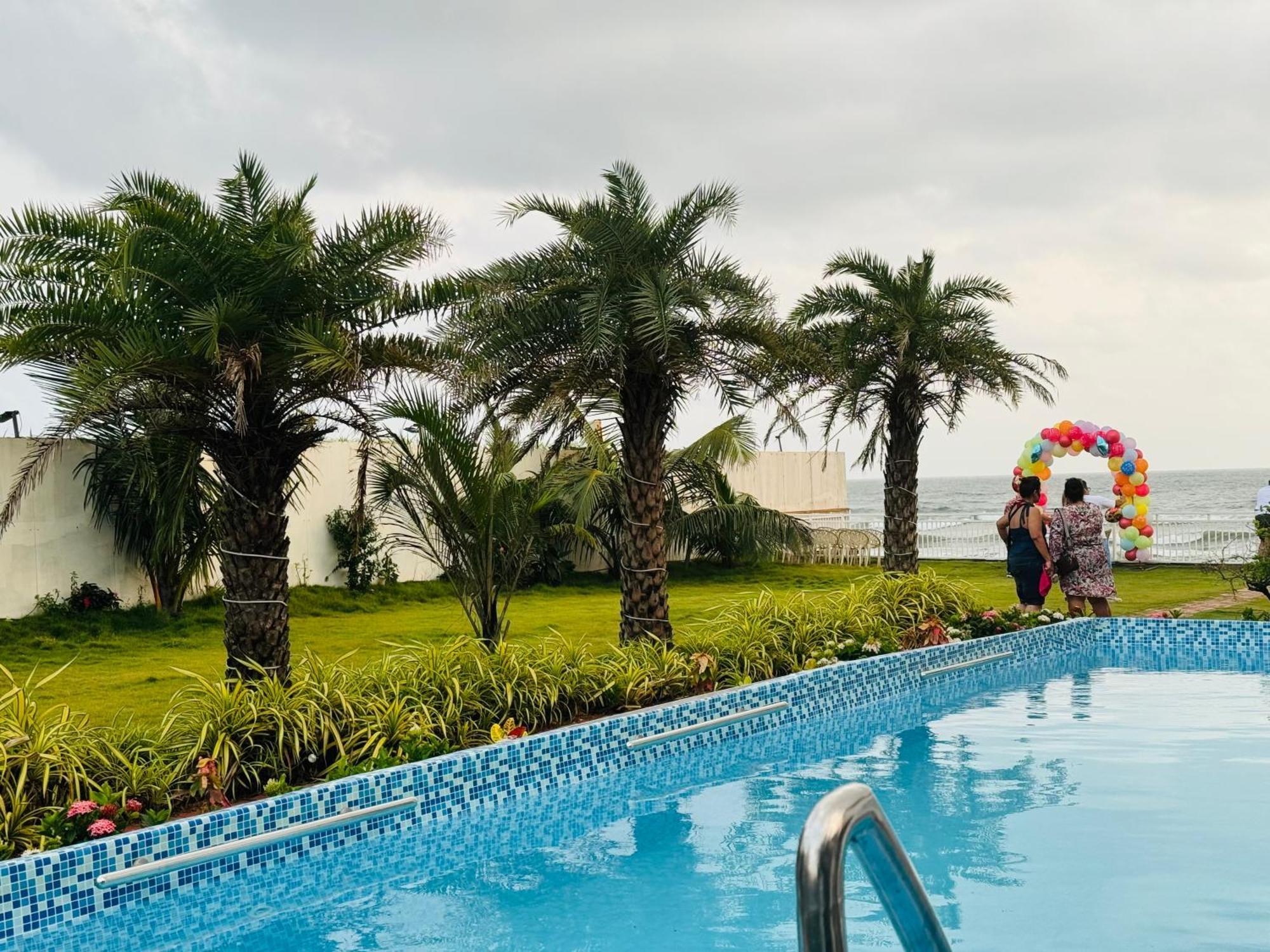 Maargit Beach Resort Мандрем Экстерьер фото
