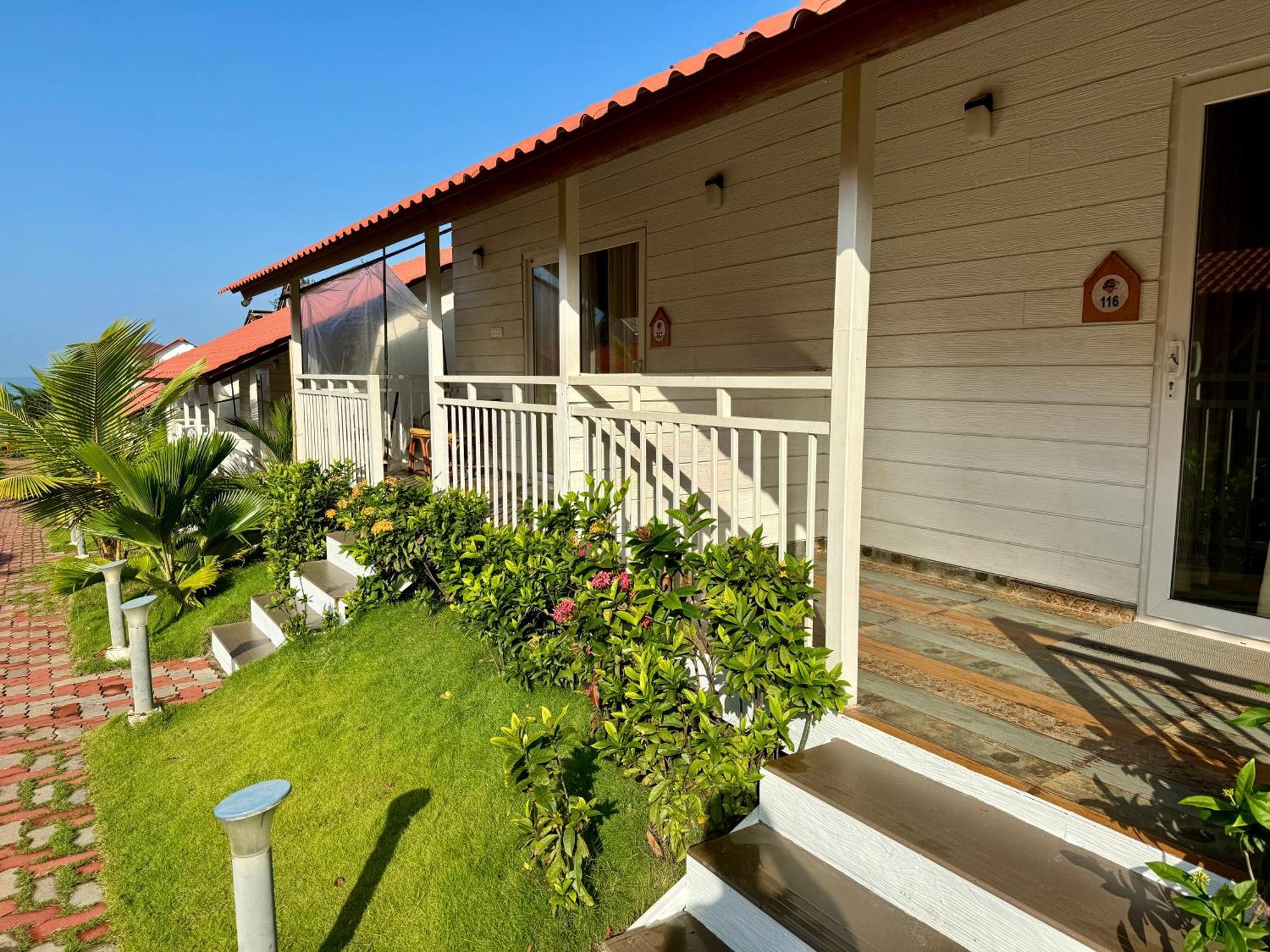 Maargit Beach Resort Мандрем Экстерьер фото