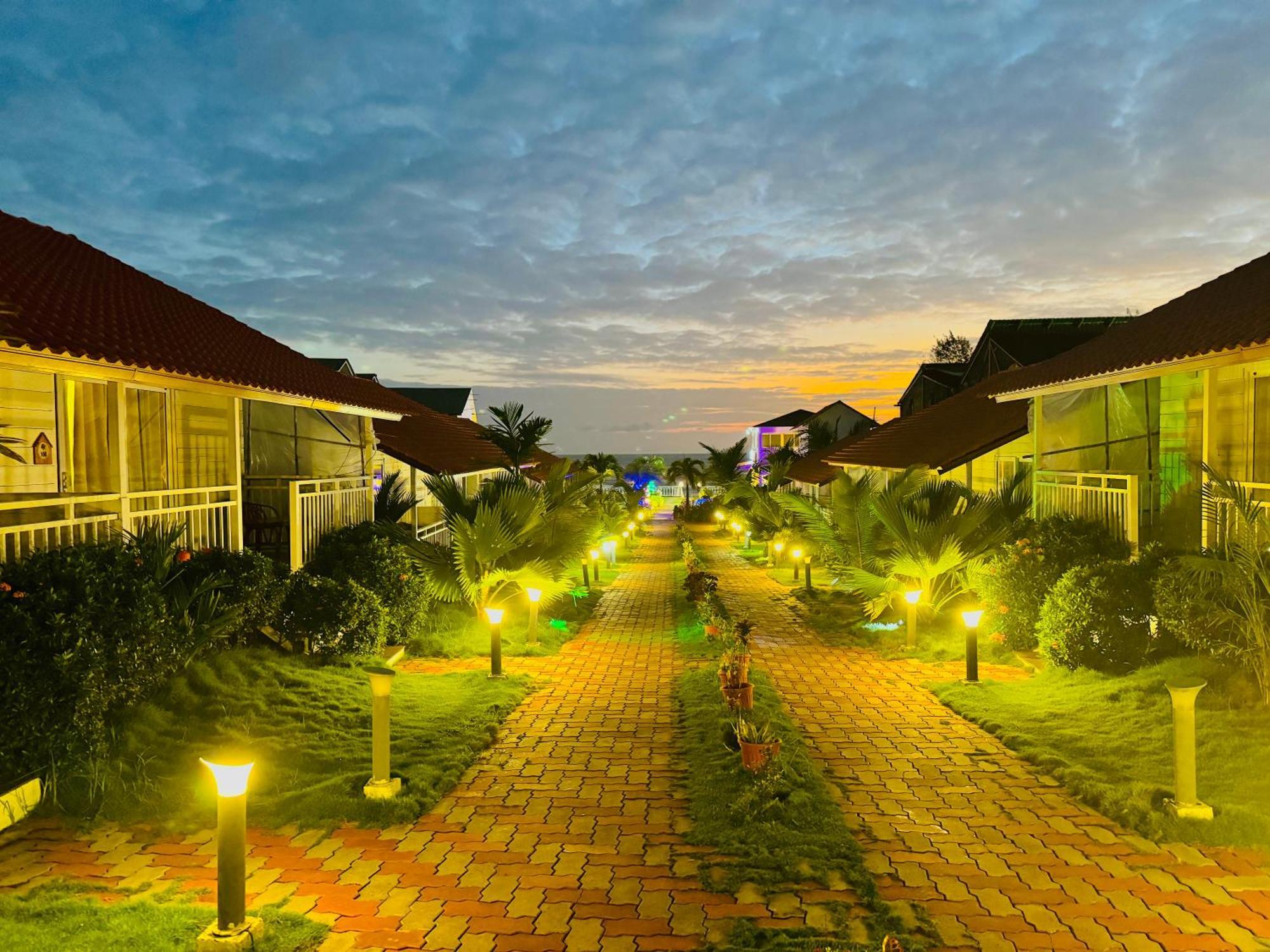 Maargit Beach Resort Мандрем Экстерьер фото