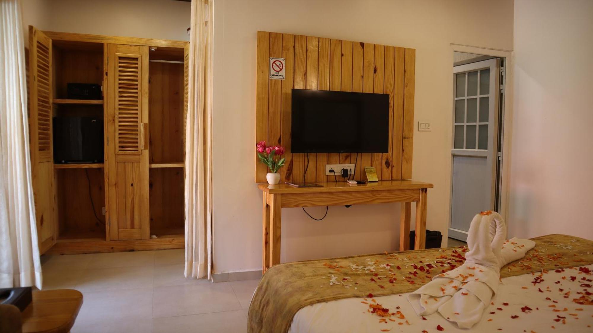 Maargit Beach Resort Мандрем Экстерьер фото
