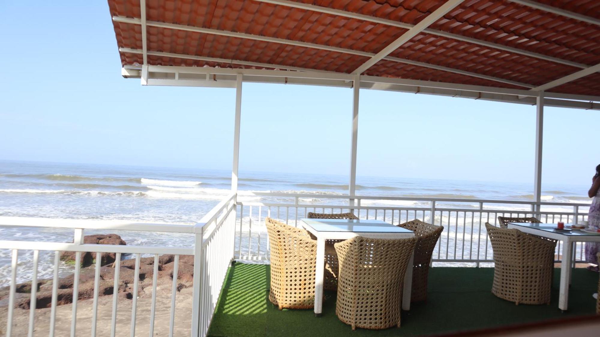 Maargit Beach Resort Мандрем Экстерьер фото
