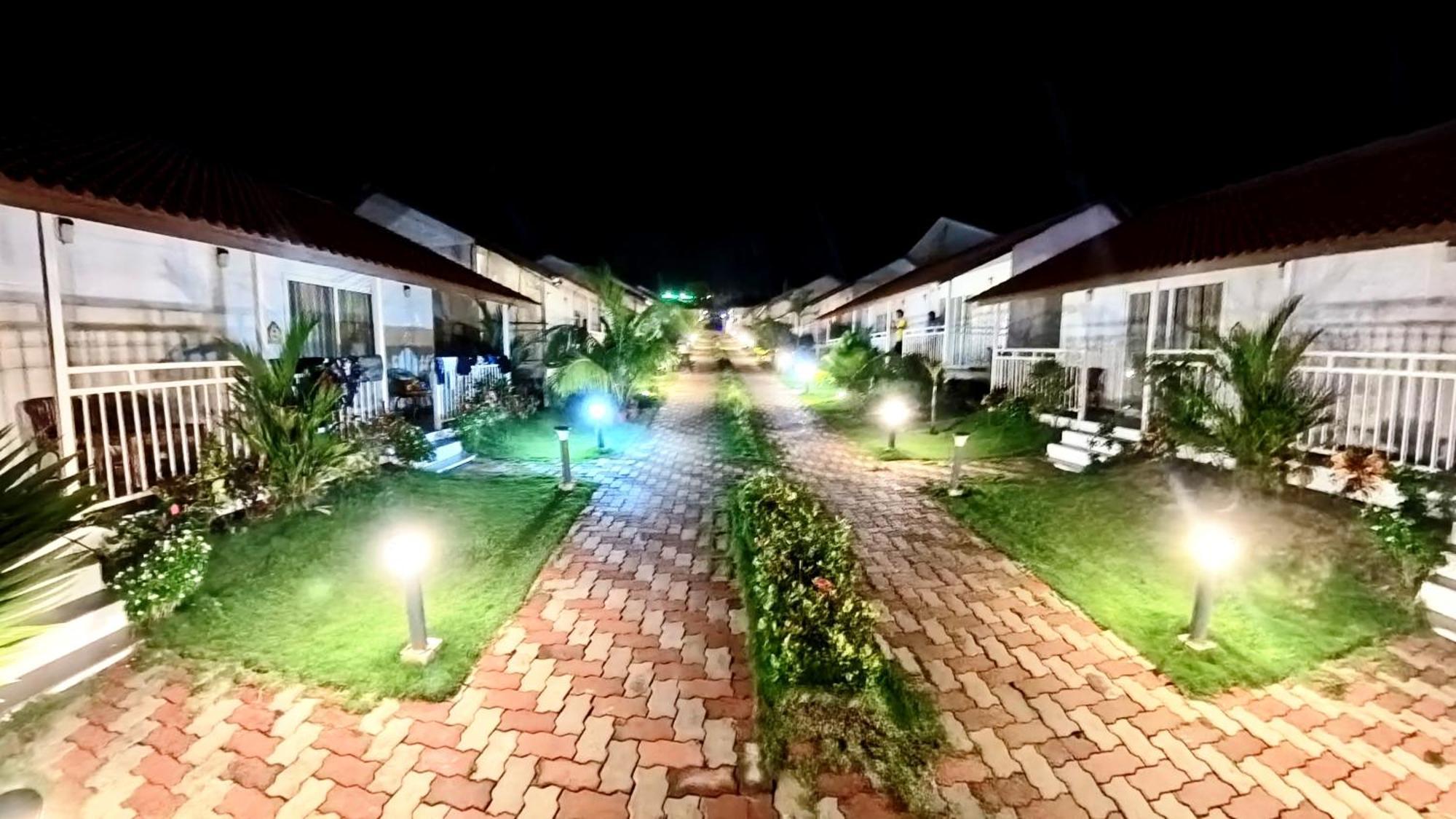 Maargit Beach Resort Мандрем Экстерьер фото