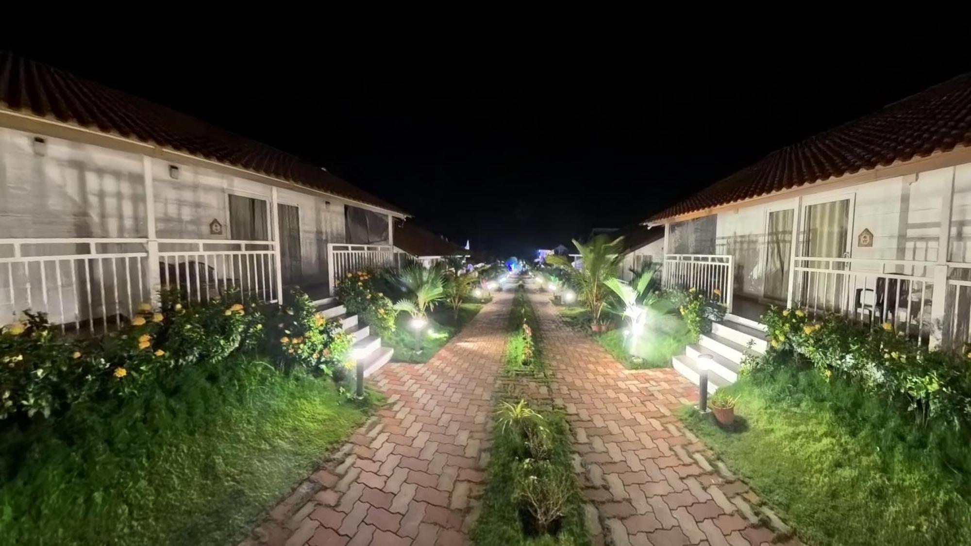 Maargit Beach Resort Мандрем Экстерьер фото